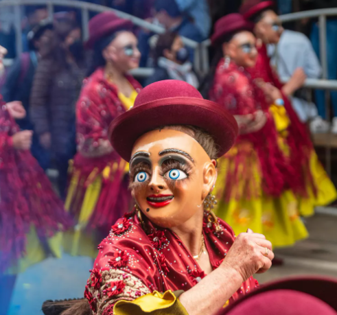 Ronde des Crèches 2024 sur le thème du carnaval d'Oruro en Bolivie